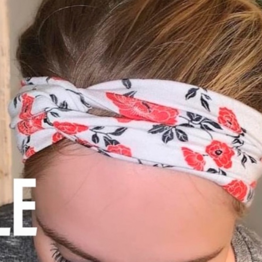 Handmade women’s criss cross knit fabric headband in snakeskin pattern - Picture 2 of 2